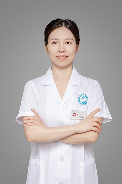 毕业于成都中医药大学，曾到北京第三军医大附属医院、成都中西医结合医院进修学习。从事中医临床工作20余年，有着丰富的临床经验和中医理论水平。能熟练诊治内科、儿科、乳腺等各种常见多发病。擅长纯中医治疗呼吸系统、消化系统、儿科及乳腺疾病。